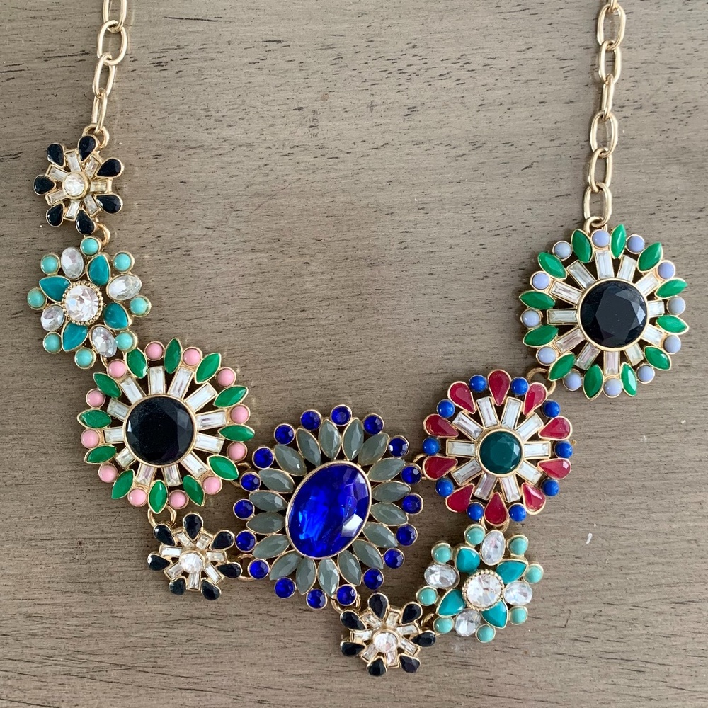 ✨ J. Crew Brooch Vintage Statement Necklace ✨ - Picture 2 of 3